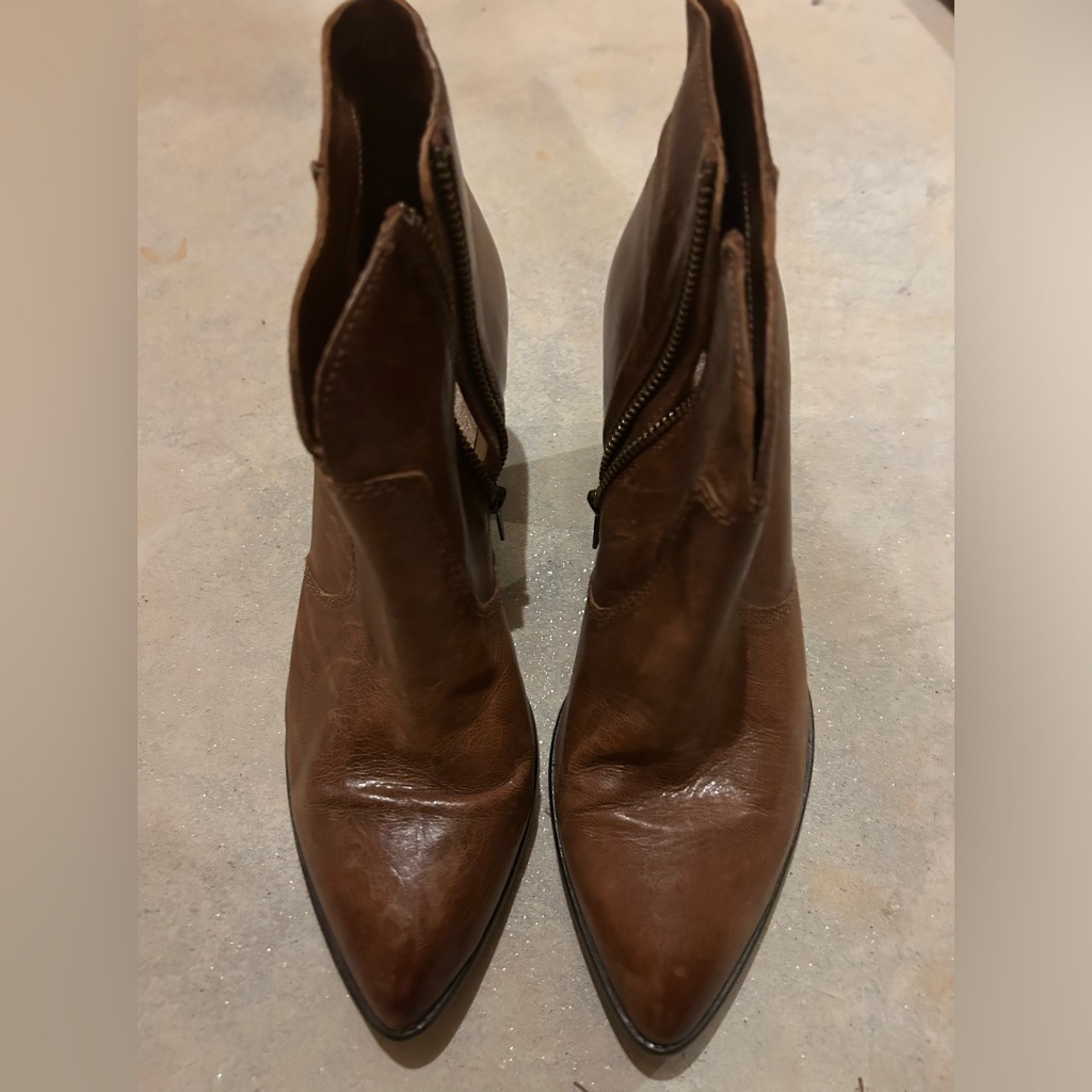 Women’s Frye Western Leather Bootie In Excellent Condition!